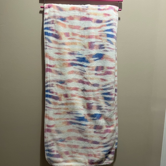 Betsey Johnson throw blanket - Picture 4 of 5